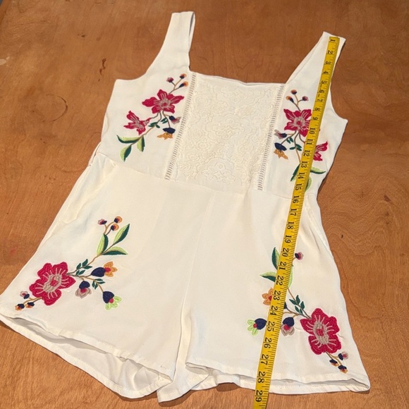 Guess Floral Embroidered White Romper - Picture 10 of 13